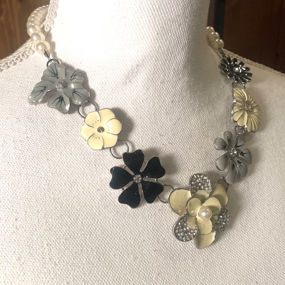 Multi flower necklace with pearl accents